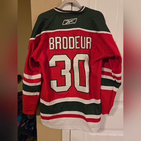 Reebok CCM NJ Devils Martin Brodeur Hockey Jersey Sz 48 With Autographed Puck - Picture 4 of 9